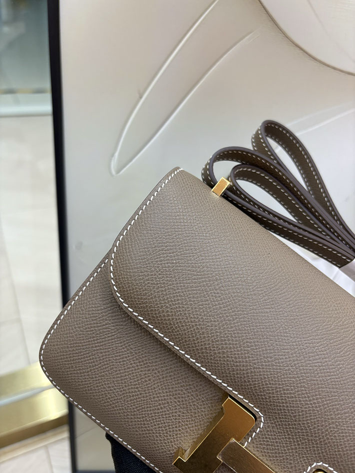 エルメス コンスタンス エランの通販 HERMES コンスタンス1 エラン エトゥープ ヴォーエプソン ゴールド金具 H060102CC18 コンスタンス エラン 人気 - 画像 (7)