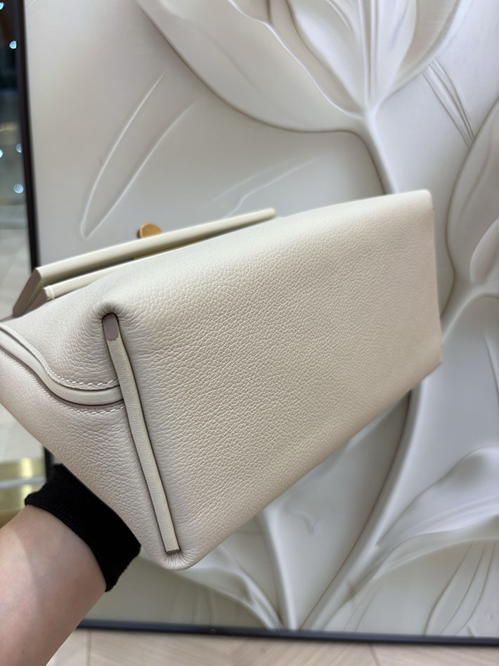 エルメス ヴァンキャトル ミニの通販 HERMES ミニ ヴァンキャトル クレ エバーカラー/スイフト ゴールド金具 H079218CC10 エルメス ヴァンキャトル ミニ - 画像 (3)