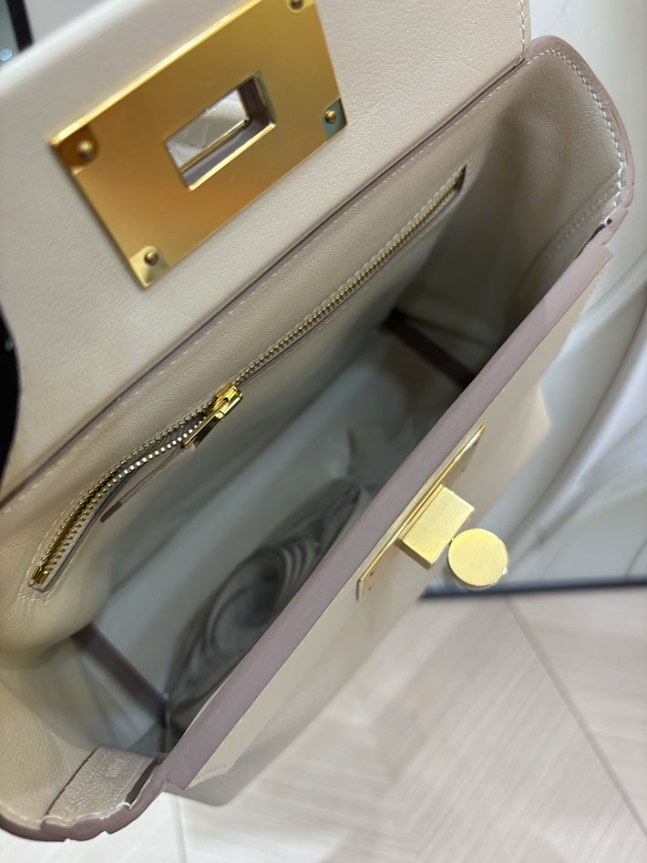 エルメス ヴァンキャトル ミニの通販 HERMES ミニ ヴァンキャトル クレ エバーカラー/スイフト ゴールド金具 H079218CC10 エルメス ヴァンキャトル ミニ - 画像 (2)
