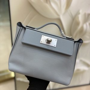 エルメス ヴァンキャトル 定価