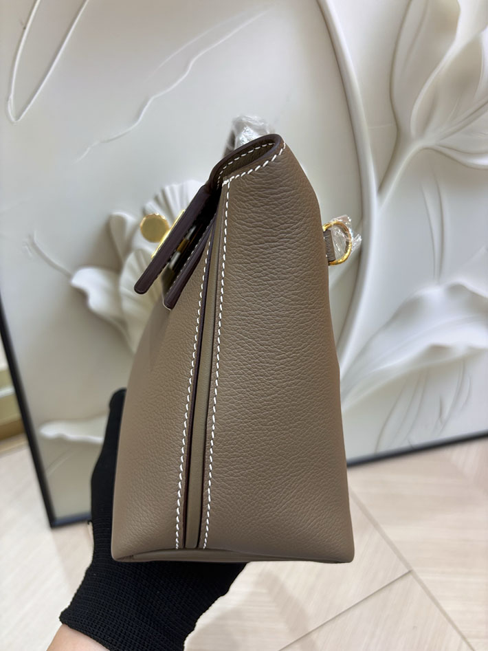 エルメス ヴァンキャトル ミニの通販 HERMES ミニ ヴァンキャトル エトゥープ エバーカラー/スイフト ゴールド金具 H079218CC18 エルメス ヴァンキャトル 人気 - 画像 (6)