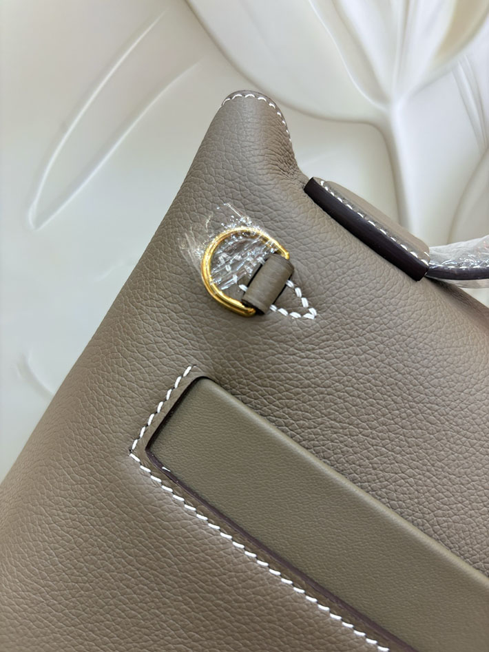 エルメス ヴァンキャトル ミニの通販 HERMES ミニ ヴァンキャトル エトゥープ エバーカラー/スイフト ゴールド金具 H079218CC18 エルメス ヴァンキャトル 人気 - 画像 (4)