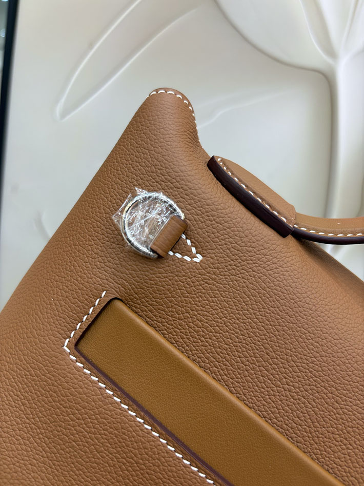エルメス ヴァンキャトル ミニの通販 HERMES ミニ ヴァンキャトル ゴールド エバーカラー/スイフト シルバー金具 H079218CK37 ヴァンキャトル ミニ 定価 - 画像 (3)