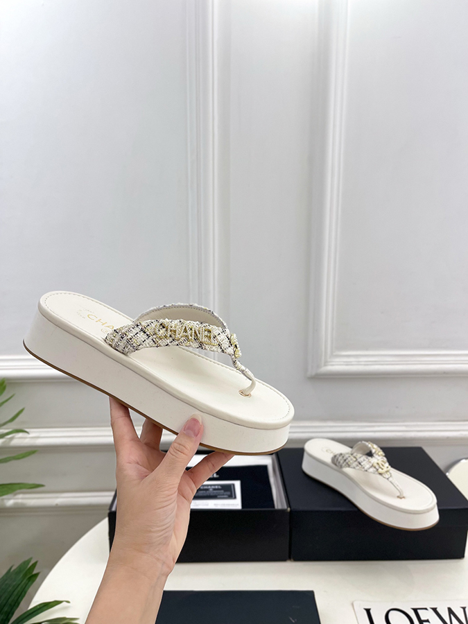 【CHANELシャネルスーパーコピー 】2026SS 春夏新作 シャネルのサンダルツートーン ダイヤモンド ホワイトサンダル - 画像 (5)