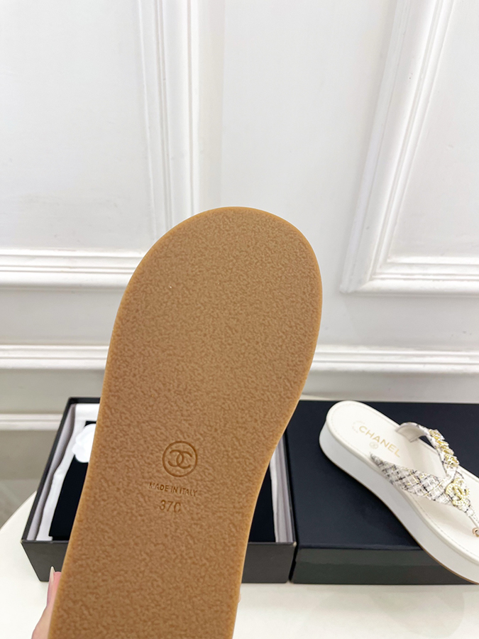 【CHANELシャネルスーパーコピー 】2026SS 春夏新作 シャネルのサンダルツートーン ダイヤモンド ホワイトサンダル - 画像 (8)
