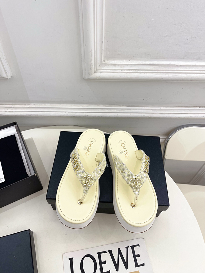 CHANELシャネルスーパーコピー クリームイエローサンダル