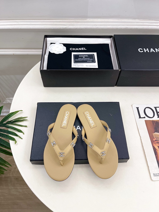 【CHANEL最高級シャネルコピー 】2026SS 春夏新作 ダブルC クリスタル サンダル