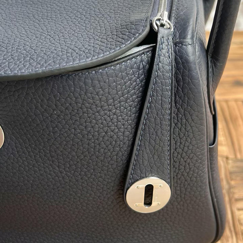 エルメス リンディ 並行輸入 HERMES リンディ26 ブルーニュイ トリヨンクレマンス シルバー金具 H056292CK2Z リンディ26 黒 定価 - 画像 (9)