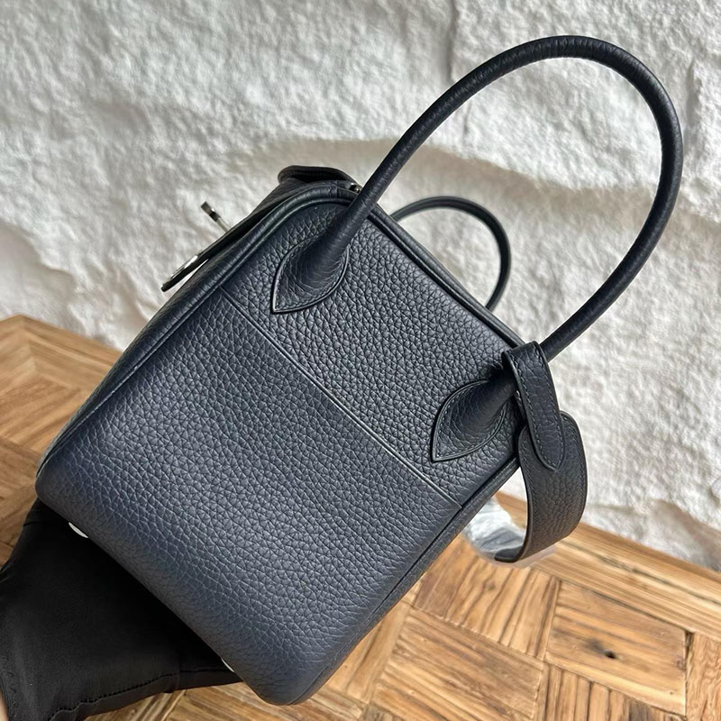 エルメス リンディ 並行輸入 HERMES リンディ26 ブルーニュイ トリヨンクレマンス シルバー金具 H056292CK2Z リンディ26 黒 定価 - 画像 (8)