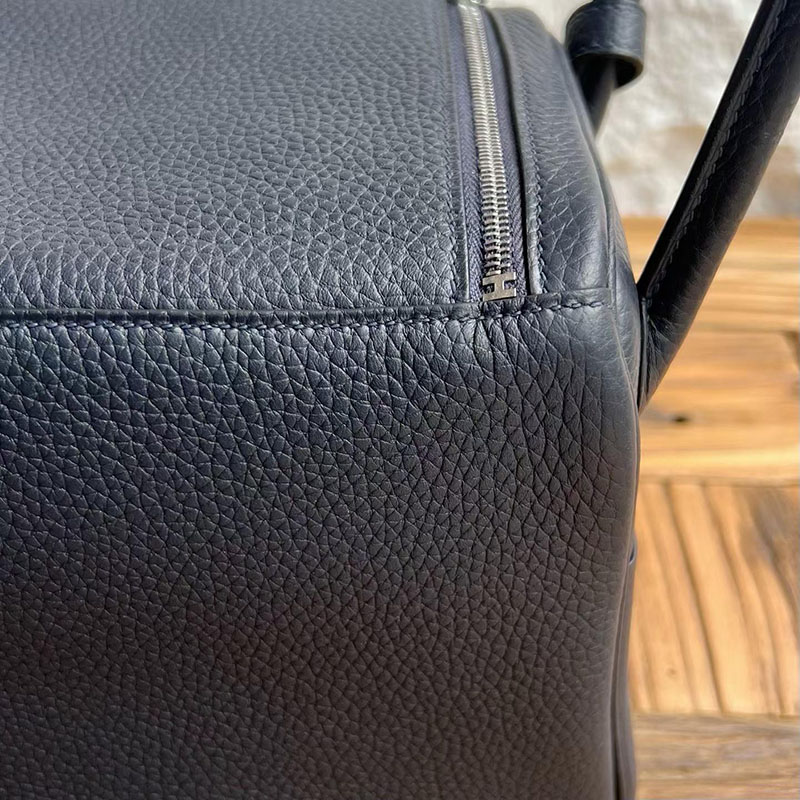 エルメス リンディ 並行輸入 HERMES リンディ26 ブルーニュイ トリヨンクレマンス シルバー金具 H056292CK2Z リンディ26 黒 定価 - 画像 (6)