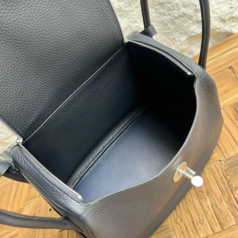 エルメス リンディ 並行輸入 HERMES リンディ26 ブルーニュイ トリヨンクレマンス シルバー金具 H056292CK2Z リンディ26 黒 定価 - 画像 (5)
