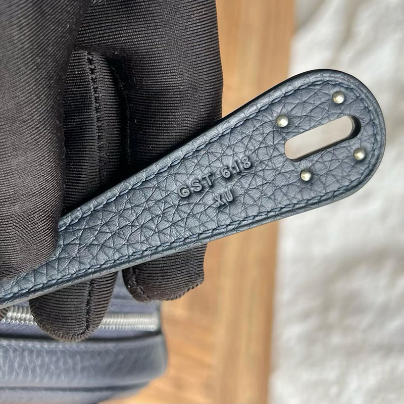 エルメス リンディ 並行輸入 HERMES リンディ26 ブルーニュイ トリヨンクレマンス シルバー金具 H056292CK2Z リンディ26 黒 定価 - 画像 (3)