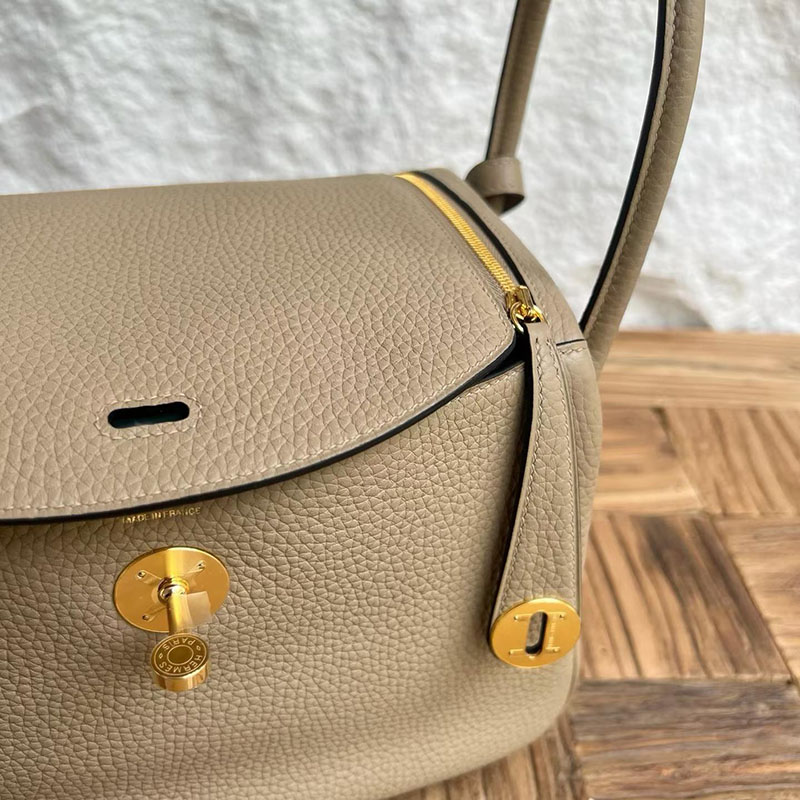 エルメス リンディ 並行輸入 HERMES リンディ26 ベージュマルファ トリヨンクレマンス ゴールド金具 H056292CC8Q エルメスバッグコピー - 画像 (9)