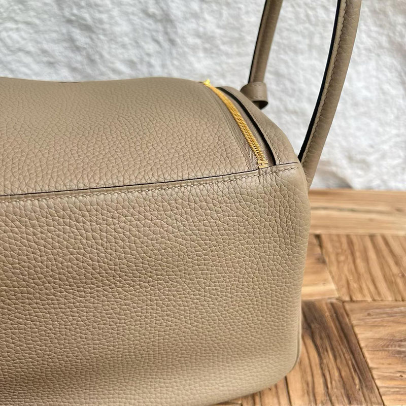エルメス リンディ 並行輸入 HERMES リンディ26 ベージュマルファ トリヨンクレマンス ゴールド金具 H056292CC8Q エルメスバッグコピー - 画像 (7)
