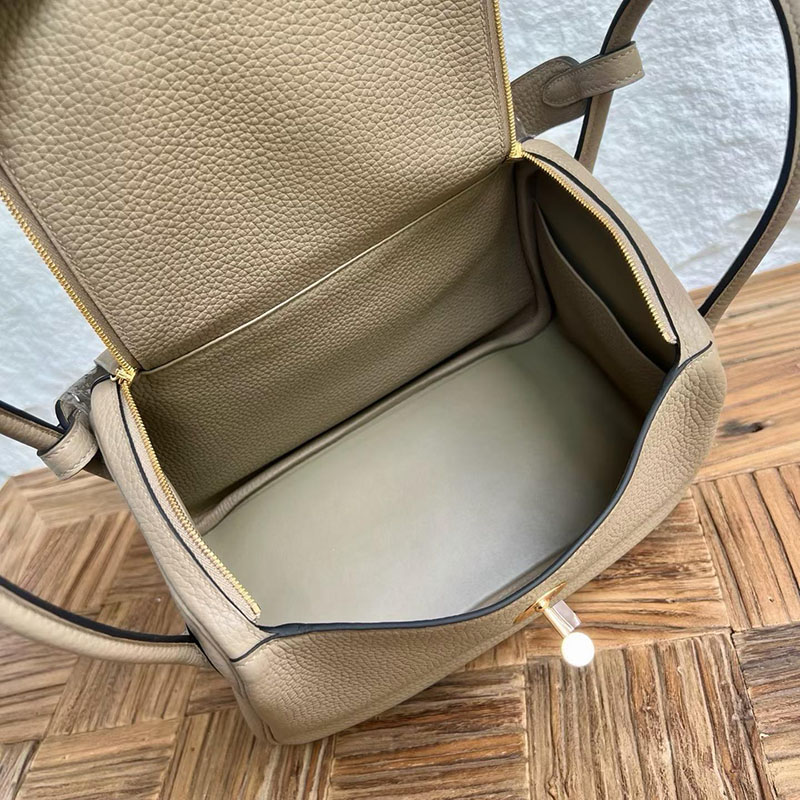 エルメス リンディ 並行輸入 HERMES リンディ26 ベージュマルファ トリヨンクレマンス ゴールド金具 H056292CC8Q エルメスバッグコピー - 画像 (4)