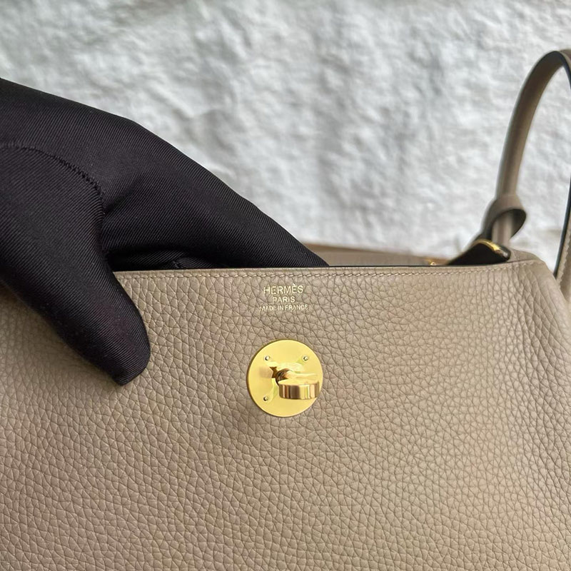 エルメス リンディ 並行輸入 HERMES リンディ26 ベージュマルファ トリヨンクレマンス ゴールド金具 H056292CC8Q エルメスバッグコピー - 画像 (3)