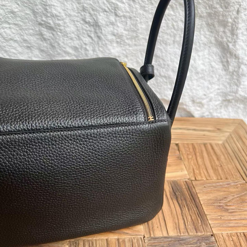 エルメス リンディ 並行輸入 HERMES リンディ26 黒 ブラック トリヨンクレマンス ゴールド金具 H056292CC89 エルメス コピー品 - 画像 (7)