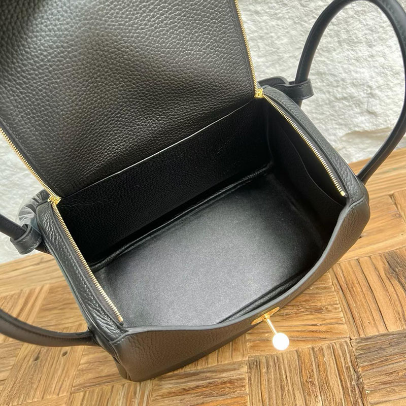 エルメス リンディ 並行輸入 HERMES リンディ26 黒 ブラック トリヨンクレマンス ゴールド金具 H056292CC89 エルメス コピー品 - 画像 (3)