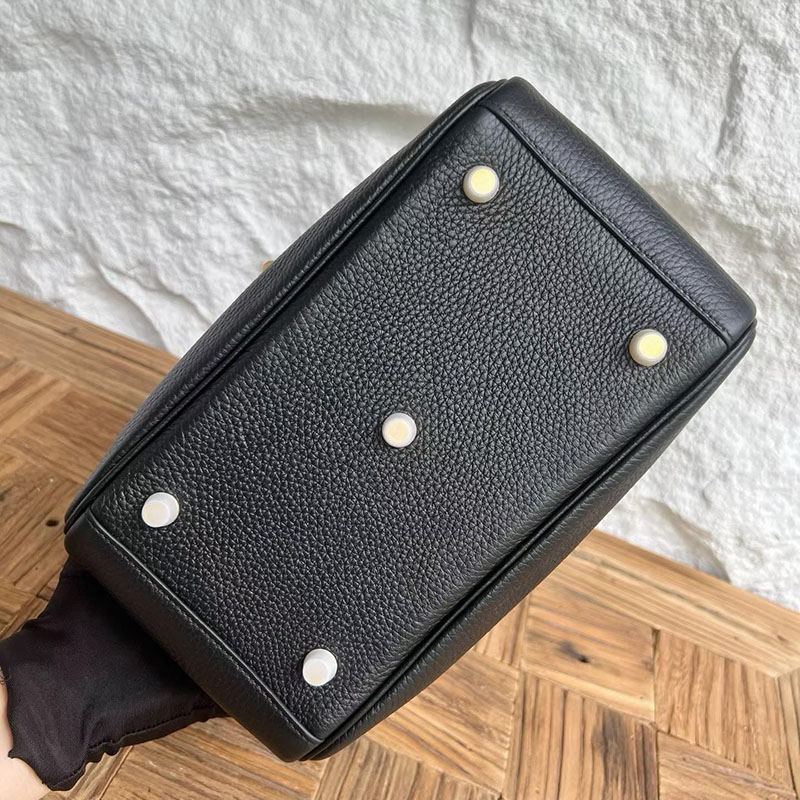 エルメス リンディ 並行輸入 HERMES リンディ26 黒 ブラック トリヨンクレマンス ゴールド金具 H056292CC89 エルメス コピー品 - 画像 (2)