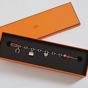エルメスバッグチャーム 定価