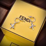 フェンディ ピアス 人気