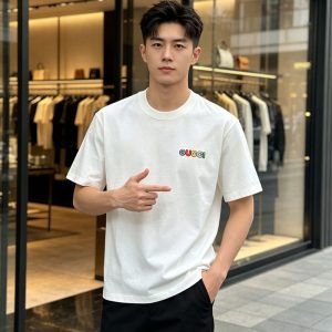 グッチの白いTシャツ