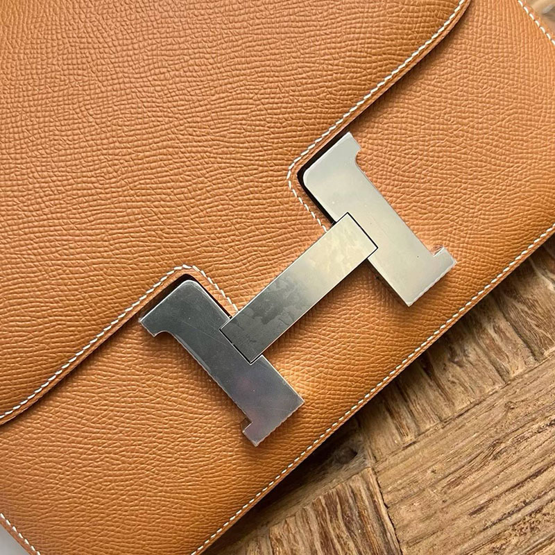 エルメスコピー通販 HERMES コンスタンス 24 ミロワール ゴールド ヴォーエプソン シルバー金具 2634080 コンスタンス 24 定価 - 画像 (9)