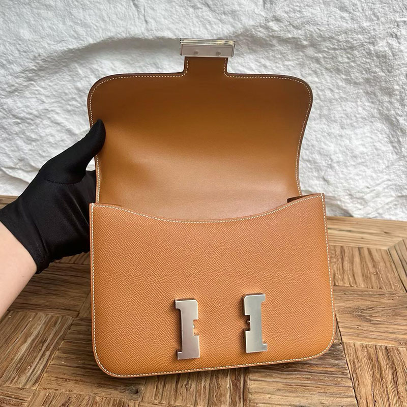 エルメスコピー通販 HERMES コンスタンス 24 ミロワール ゴールド ヴォーエプソン シルバー金具 2634080 コンスタンス 24 定価 - 画像 (5)