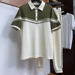 白いパンツスーツ