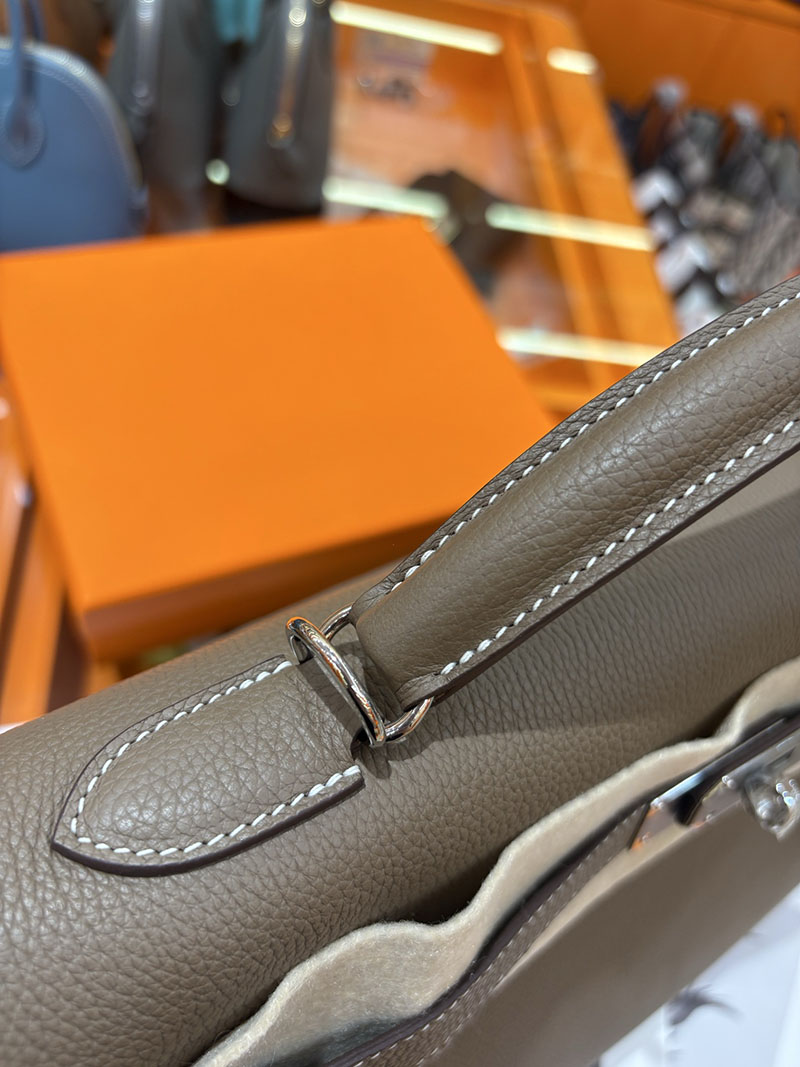 エルメスコピー通販 HERMES マキシケリー 42cm 内縫い エトゥープ トゴ シルバー金具 H085340CK18 マキシケリー 42 定価 - 画像 (5)