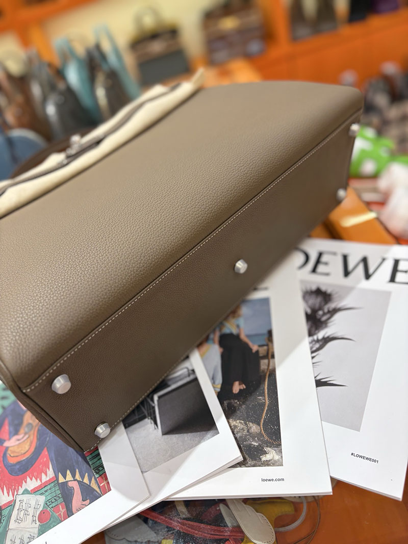 エルメスコピー通販 HERMES マキシケリー 42cm 内縫い エトゥープ トゴ シルバー金具 H085340CK18 マキシケリー 42 定価 - 画像 (3)