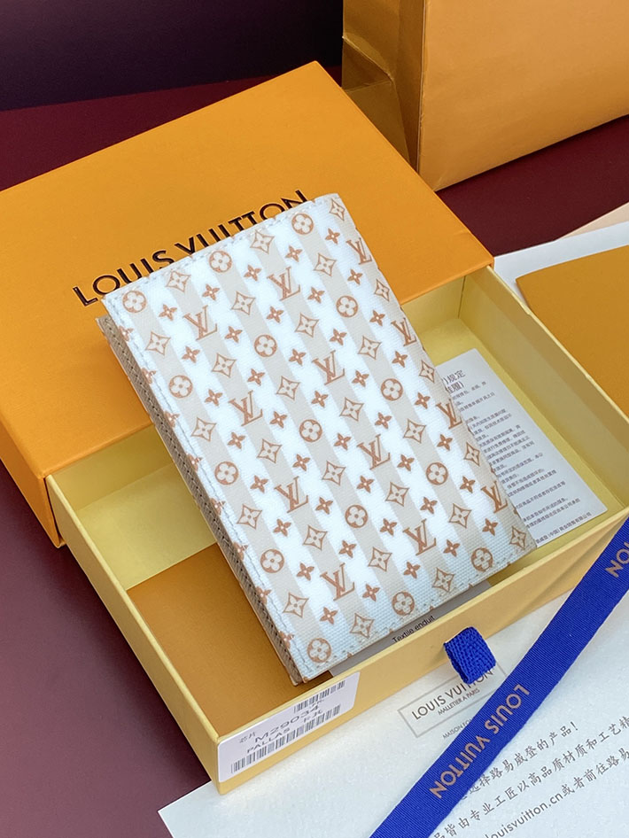 最高級ルイヴィトンスーパーコピー LV パスポートカバー クーヴェルテュール・パスポール LVスタンプ バナナ M29034 ルイヴィトン パスポートケース 平野紫耀 - 画像 (10)