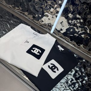シャネルの白いTシャツ