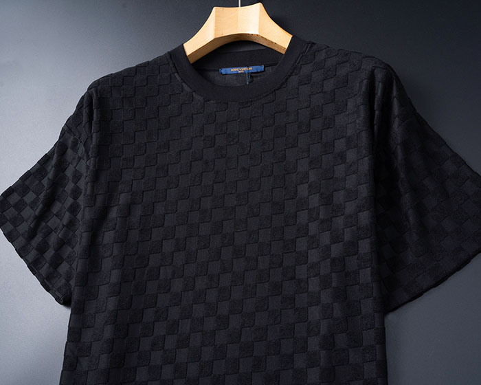 最高級ルイヴィトンスーパーコピー Louis Vuitton ジャカード織りのTシャツとショートパンツのセットclothes202600401 ルイ・ヴィトン ブラックTシャツセット - 画像 (3)