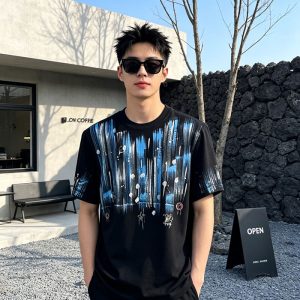 ルイ・ヴィトンの黒Tシャツ