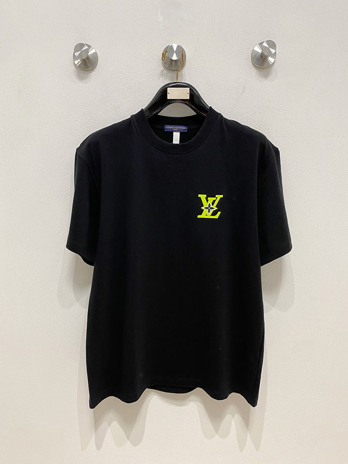 ルイ・ヴィトンの高級カスタムブラックTシャツ