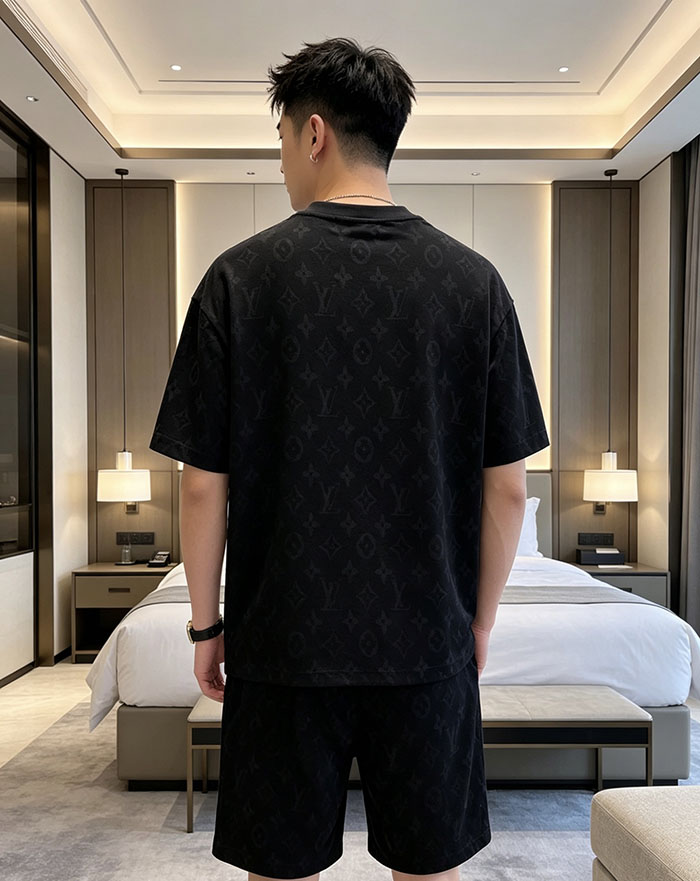 最高級ルイヴィトンスーパーコピー Louis Vuitton コットン ルイ・ヴィトン 2026年春夏最新スーツclothes202600424 ルイ・ヴィトン ブラック 半袖Tシャツ&ショーツセット - 画像 (5)