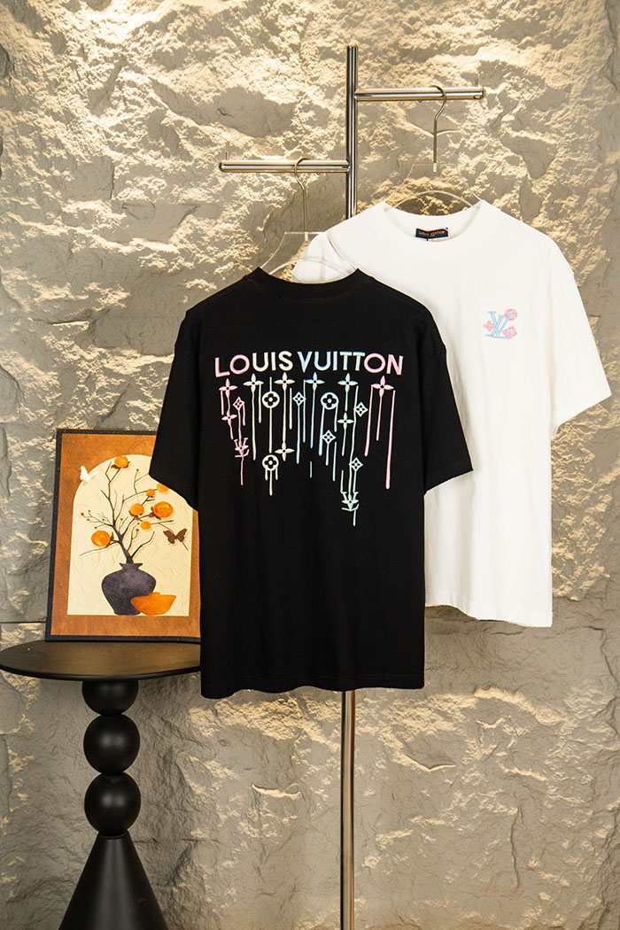 最高級ルイヴィトンスーパーコピー Louis Vuitton コットン 26SS 新作 刺繍入りカラーグラデーションダメージ加工Tシャツ clothes202600433 ルイ・ヴィトンのトレンディな白いTシャツ - 画像 (2)