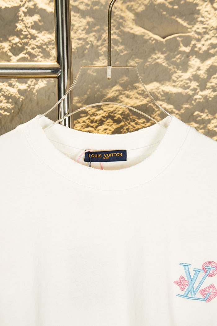 最高級ルイヴィトンスーパーコピー Louis Vuitton コットン 26SS 新作 刺繍入りカラーグラデーションダメージ加工Tシャツ clothes202600433 ルイ・ヴィトンのトレンディな白いTシャツ - 画像 (4)