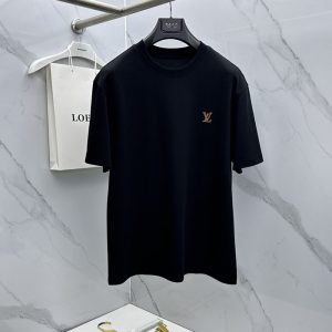 メンズ ルイヴィトン 黒のTシャツ 新作