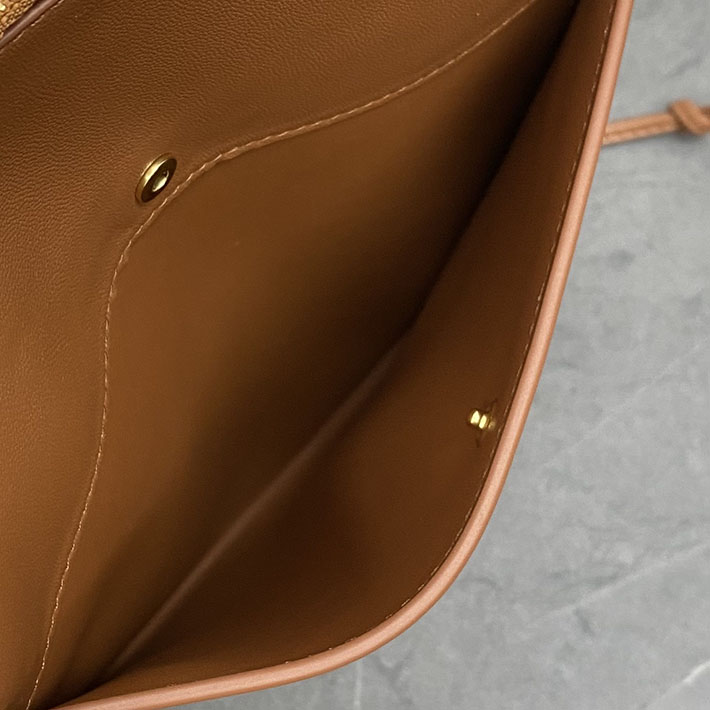 最高級セリーヌスーパーコピー CELINE シャープポーチ スムースラムスキン タン 10P812K05.04LU セリーヌ バッグ コピー - 画像 (5)