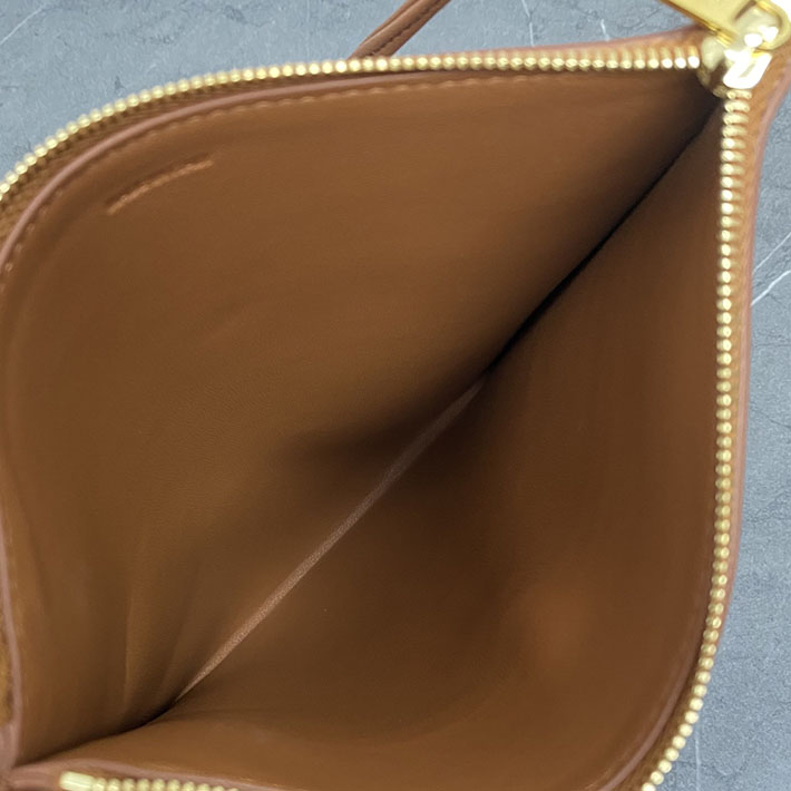最高級セリーヌスーパーコピー CELINE シャープポーチ スムースラムスキン タン 10P812K05.04LU セリーヌ バッグ コピー - 画像 (4)