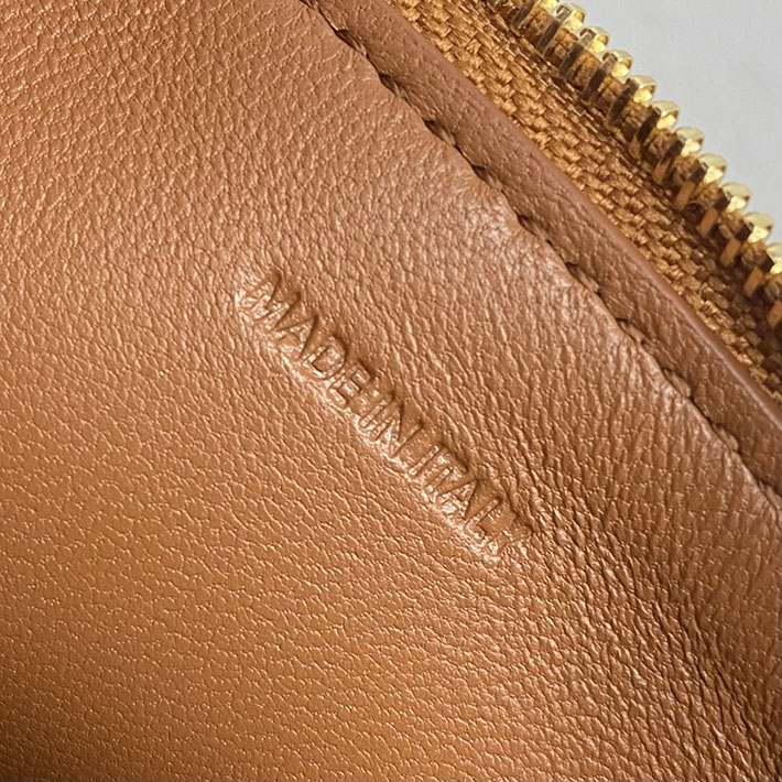 最高級セリーヌスーパーコピー CELINE シャープポーチ スムースラムスキン タン 10P812K05.04LU セリーヌ バッグ コピー - 画像 (3)