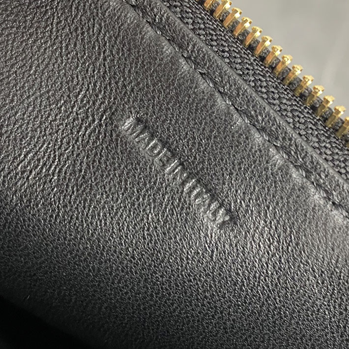 最高級セリーヌスーパーコピー CELINE シャープポーチ スムースラムスキン ブラック 10P812K05.38NO セリーヌ バッグ アウトレット - 画像 (3)