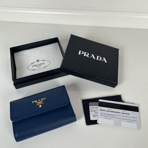 プラダ 財布 サフィアーノ
