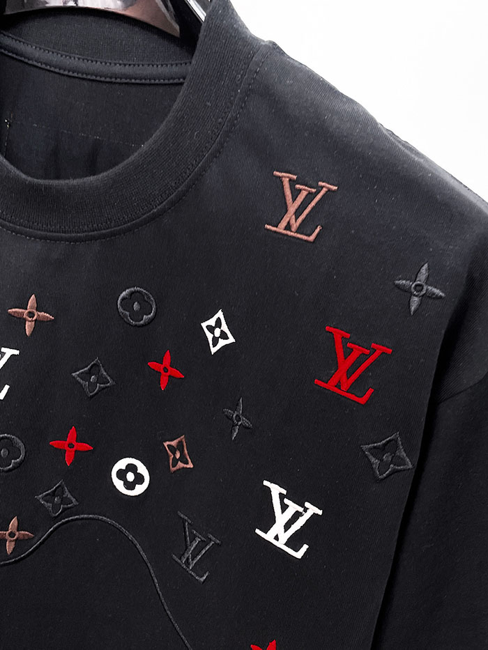 最高級ルイヴィトンスーパーコピー Louis Vuitton 2026年春夏新作 百貨店発 半袖クルーネックTシャツclothes202600486 ルイ・ヴィトン ブラック 高級カスタムTシャツ - 画像 (4)