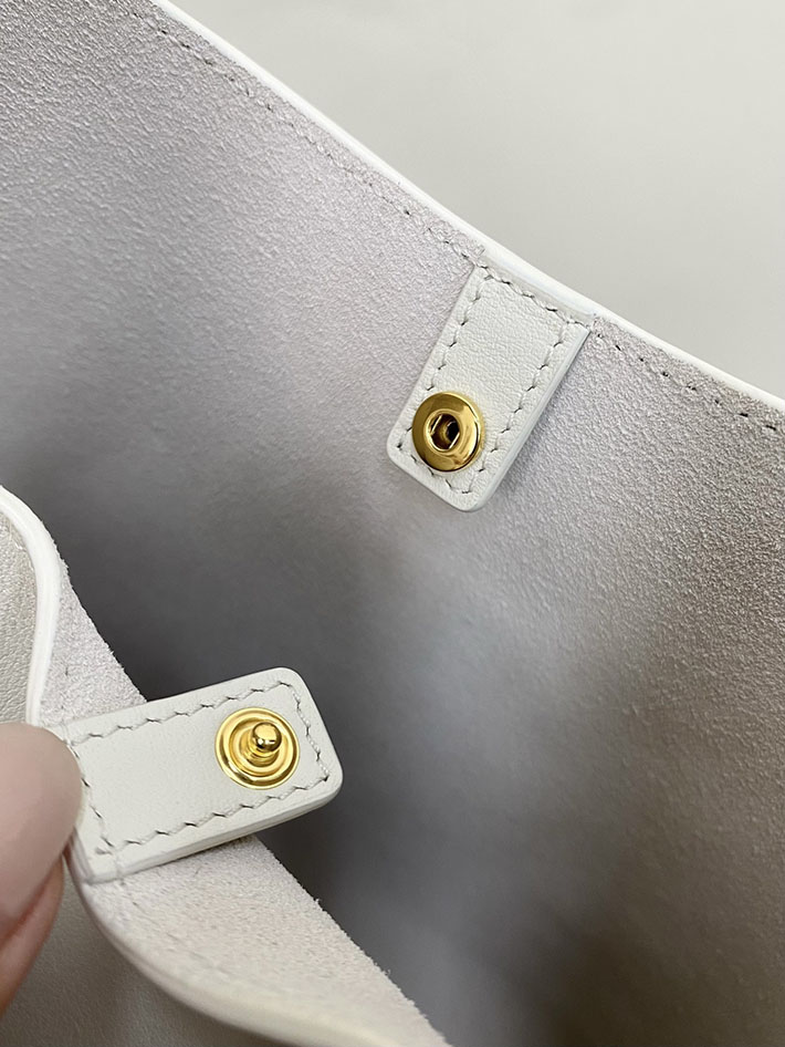 最高級セリーヌスーパーコピー CELINE スモールホーボー サプルスムースカーフスキン ライス L10133Q71.01RC セリーヌ スモール ホーボー - 画像 (3)
