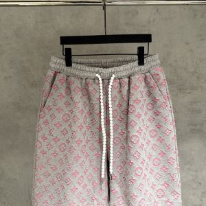 ルイ・ヴィトンのピンクのショートパンツ