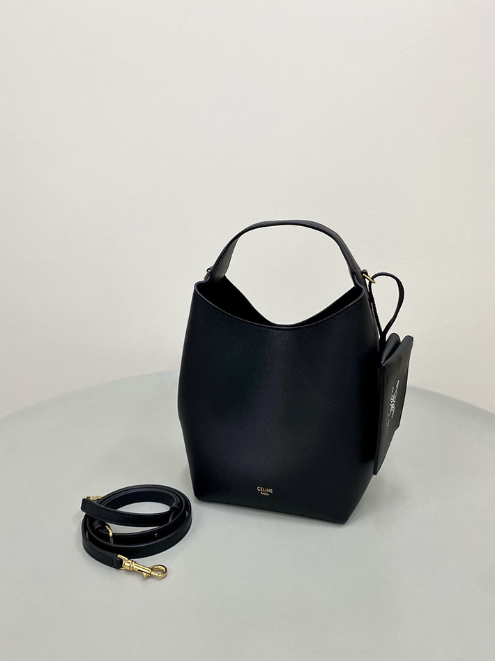 最高級セリーヌスーパーコピー CELINE スモールホーボー サプルスムースカーフスキン ブラック L10133Q71.38NO セリーヌ ショルダーバッグ 人気 - 画像 (9)