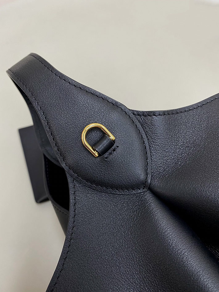 最高級セリーヌスーパーコピー CELINE スモールホーボー サプルスムースカーフスキン ブラック L10133Q71.38NO セリーヌ ショルダーバッグ 人気 - 画像 (4)